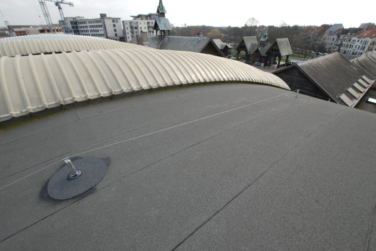 leeflijn op plat dak als valbeveiliging