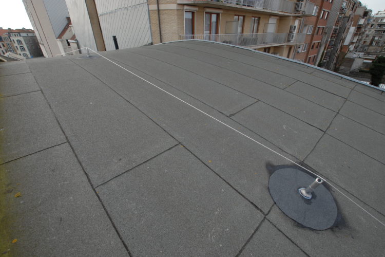leeflijn op plat dak als valbeveiliging