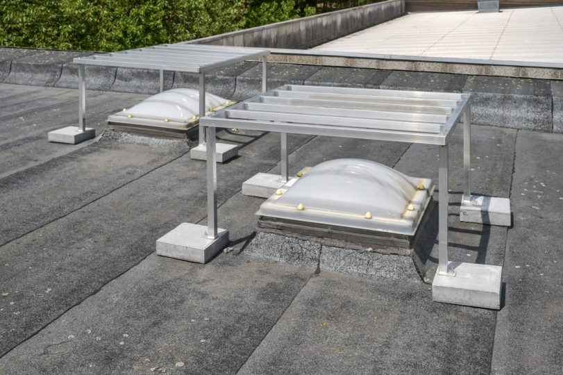 hekwerk op plat dak als koepelafscherming