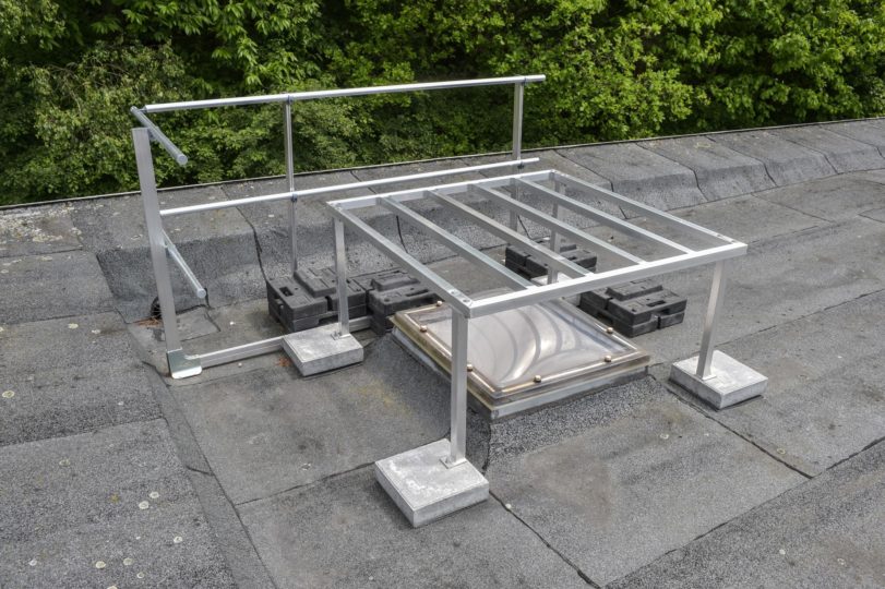 hekwerk op plat dak als koepelafscherming