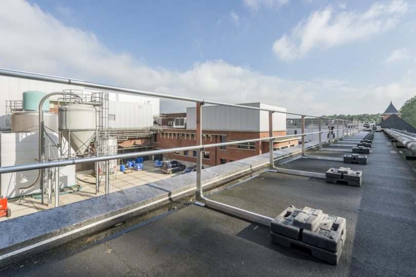 hekwerk op plat dak brouwerij westmalle
