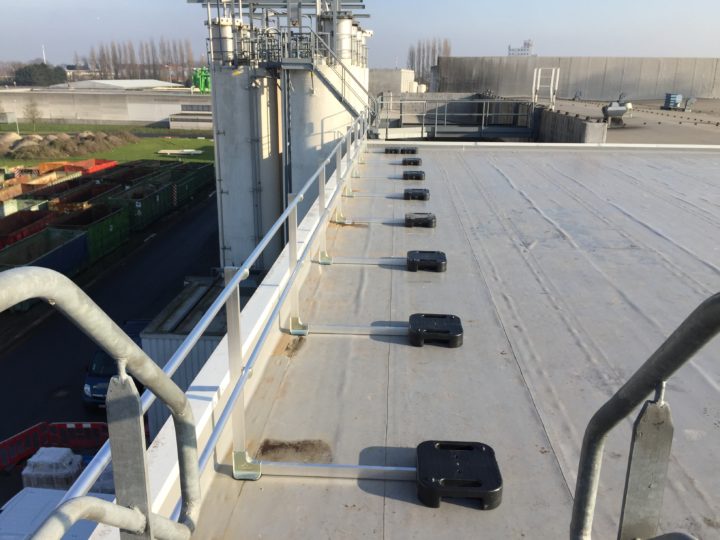 hekwerk op plat dak
