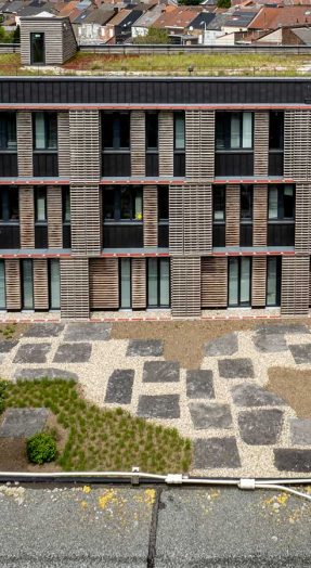 administratief-centrum-met-binnentuin-en-groendaken