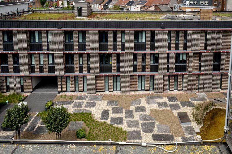 administratief-centrum-met-binnentuin-en-groendaken