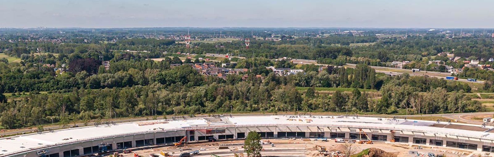 Une gigantesque toiture végétale pour l’immense parc commercial Malinas